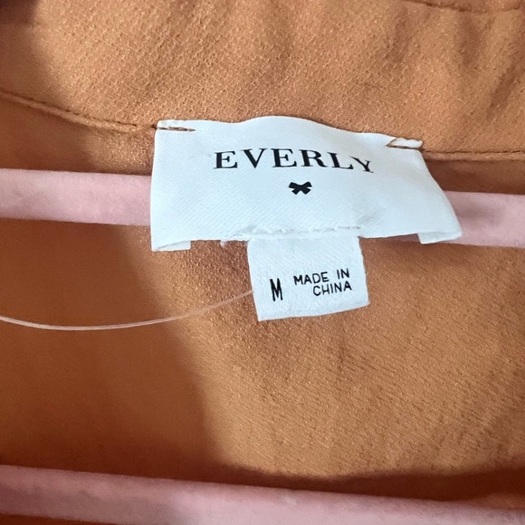 Women's Button-Up Orange Short Sleeve Shirt Size Medium - Picture 6 of 7